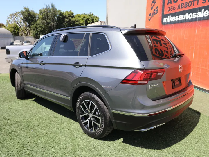 SILVER, 2021 VOLKSWAGEN TIGUAN Image 9