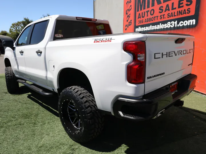 WHITE, 2021 CHEVROLET SILVERADO CUSTOM TRAIL BOSS Image 10