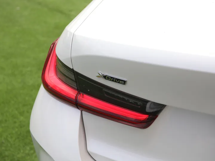 WHITE, 2024 BMW 330XI Image 8
