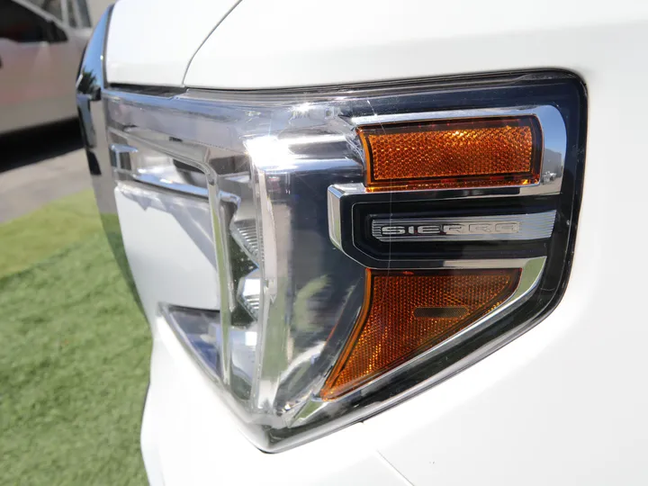 WHITE, 2021 GMC SIERRA BASE Image 13