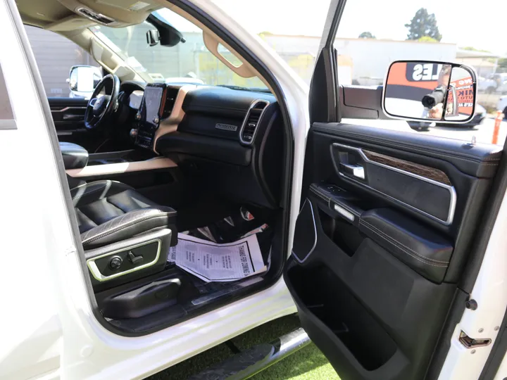 WHITE, 2019 RAM 1500 LARAMIE Image 30