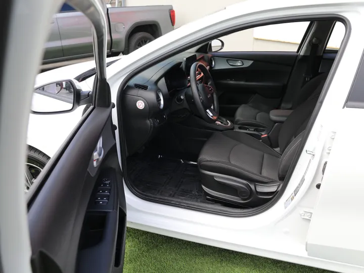 WHITE, 2023 KIA FORTE LXS Image 20