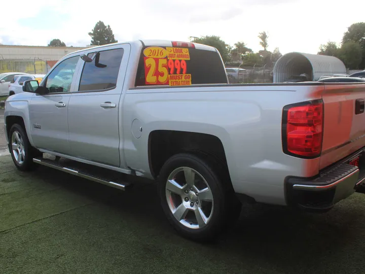 2016 CHEVROLET SILVERADO LT Image 4