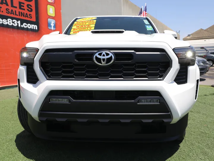 WHITE, 2024 TOYOTA TACOMA BASE Image 10