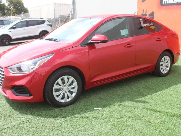 RED, 2021 HYUNDAI ACCENT SE Image 3