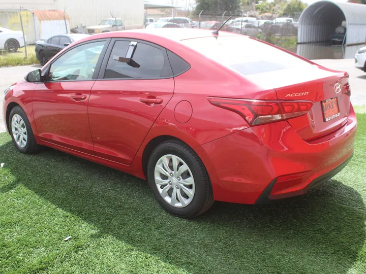 RED, 2021 HYUNDAI ACCENT SE Image 4