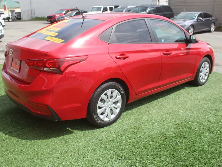 RED, 2021 HYUNDAI ACCENT SE Image 6