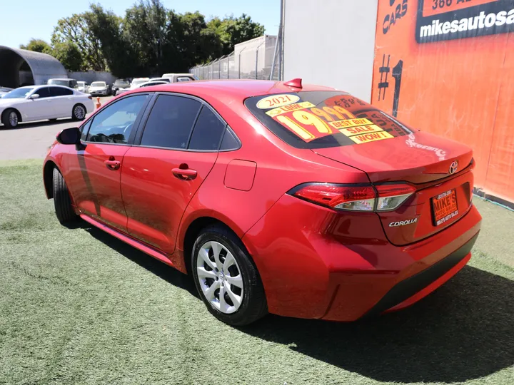 RED, 2021 TOYOTA COROLLA LE Image 9