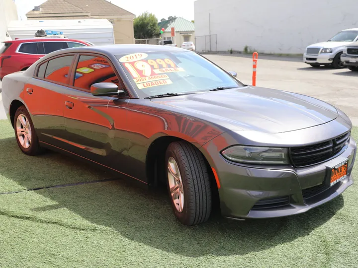 GRAY, 2019 DODGE CHARGER SXT Image 4