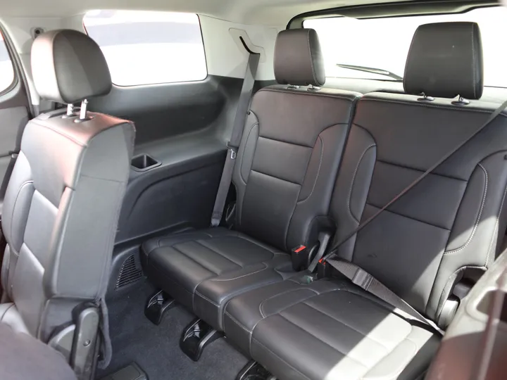 RED, 2023 GMC ACADIA SLT Image 23