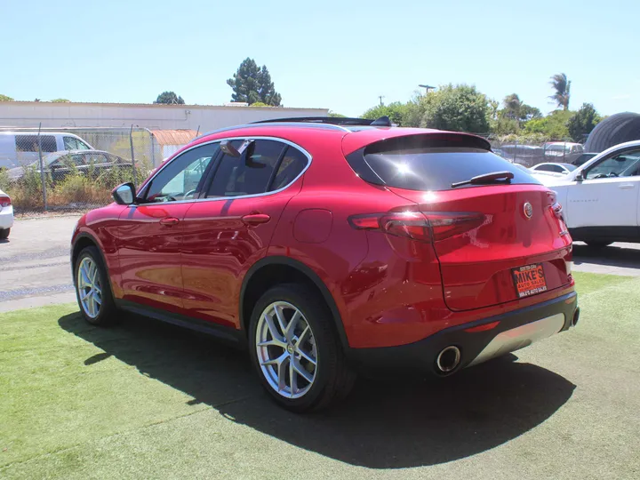 RED, 2019 ALFA ROMEO STELVIO Image 4