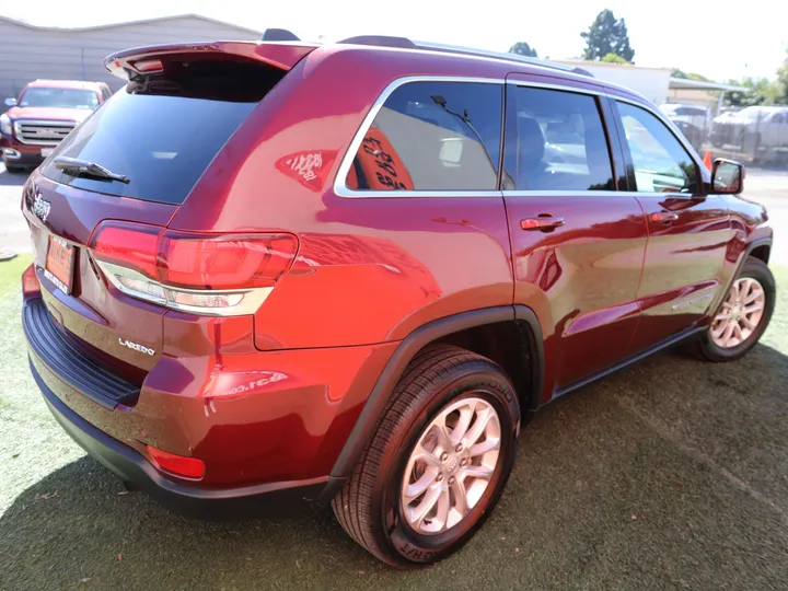 RED, 2021 JEEP GRAND CHEROKEE LAREDO Image 6