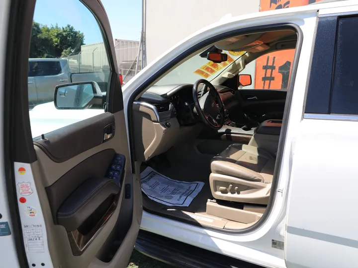 WHITE, 2020 CHEVROLET TAHOE LT Image 13