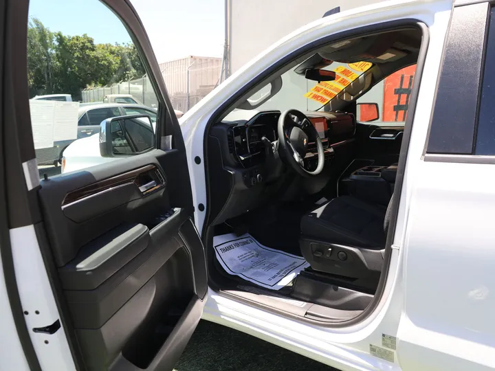 WHITE, 2023 CHEVROLET SILVERADO LT Image 15