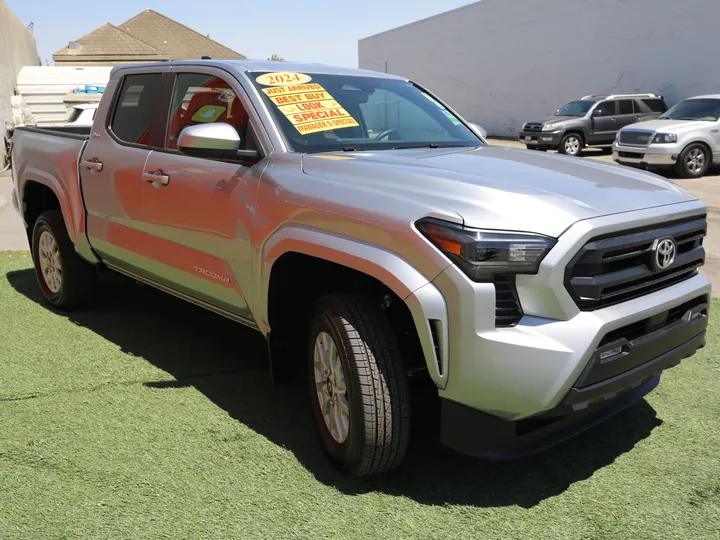 SILVER, 2024 TOYOTA TACOMA SR5 Image 4