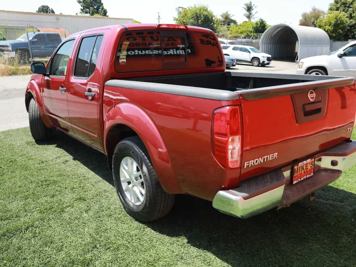 RED, 2019 NISSAN FRONTIER Image 10