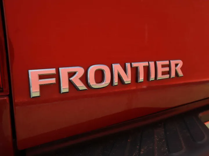 RED, 2019 NISSAN FRONTIER Image 11