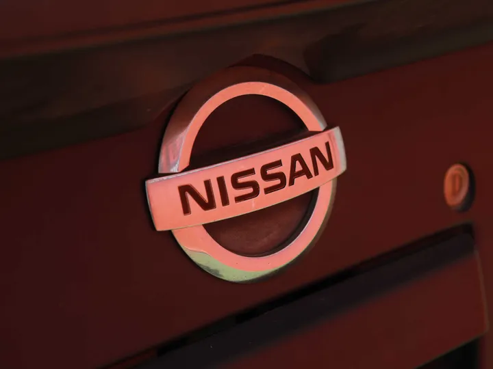RED, 2019 NISSAN FRONTIER Image 12