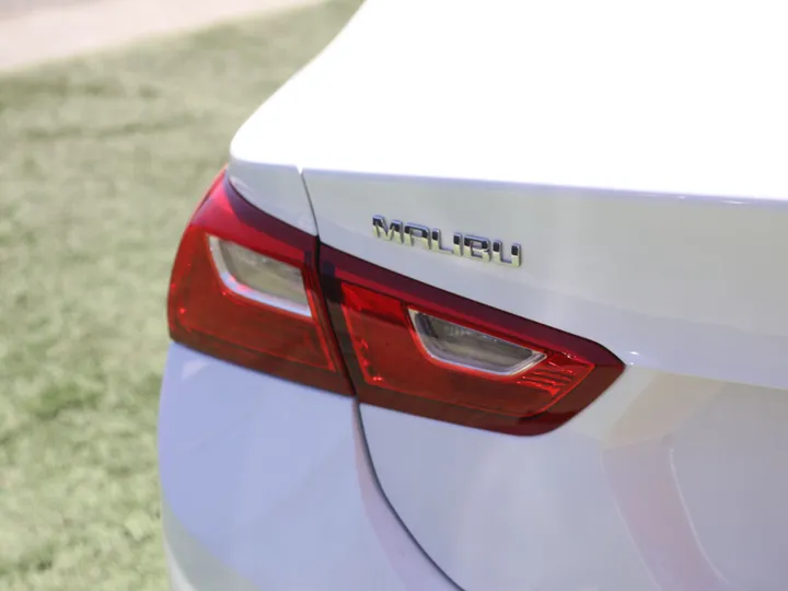 WHITE, 2023 CHEVROLET MALIBU LT Image 8