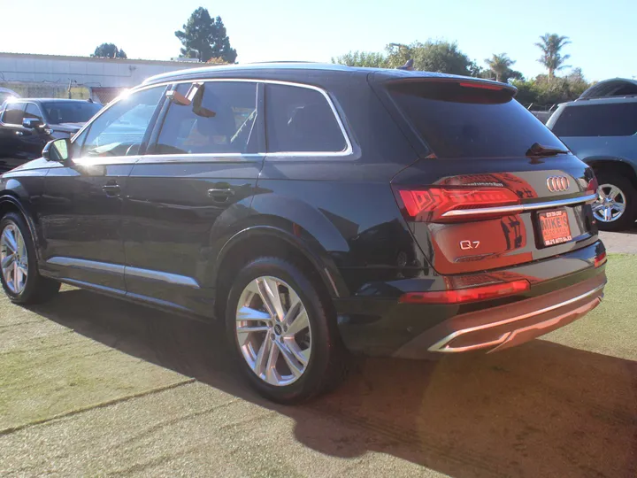 BLACK, 2021 AUDI Q7 PREMIUM PLUS Image 4