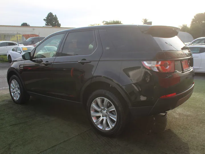 BLACK, 2019 LAND ROVER DISCOVERY SPORT SE Image 4