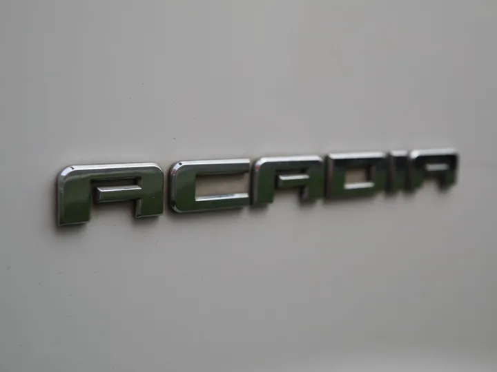 WHITE, 2019 GMC ACADIA SLE Image 35