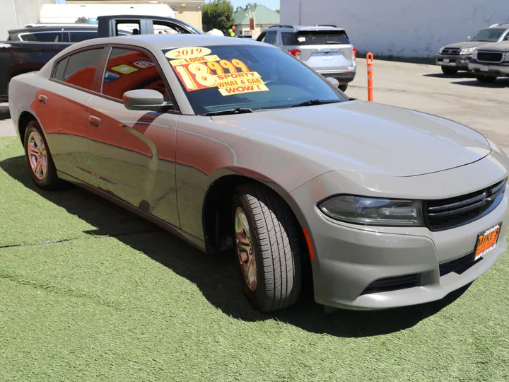 GRAY, 2019 DODGE CHARGER SXT Image 4