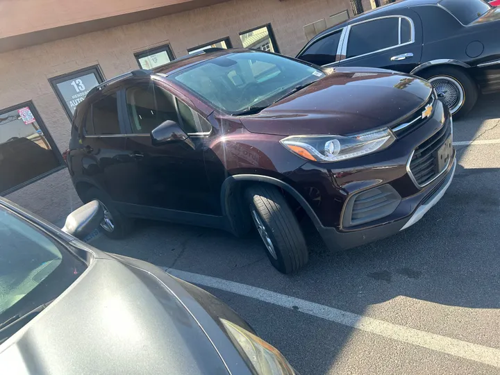 BROWN, 2020 CHEVROLET TRAX Image 2