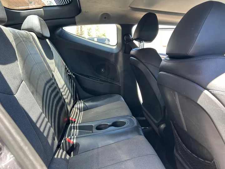 GREY, 2015 HYUNDAI VELOSTER Image 9