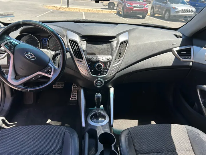GREY, 2015 HYUNDAI VELOSTER Image 10