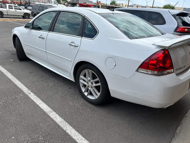 WHITE, 2012 CHEVROLET IMPALA Image 4