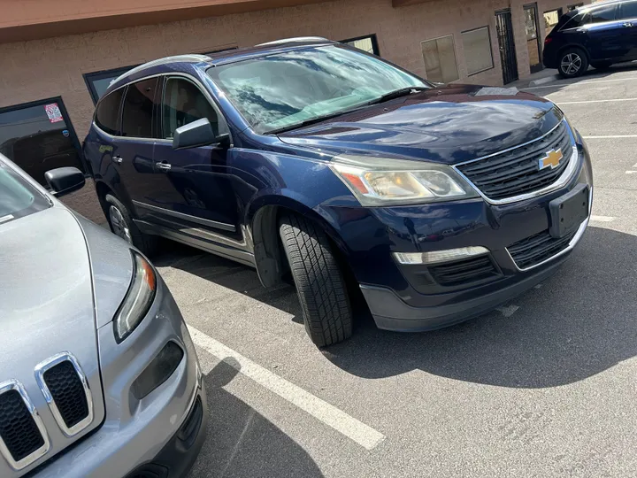 BLUE, 2015 CHEVROLET TRAVERSE Image 2