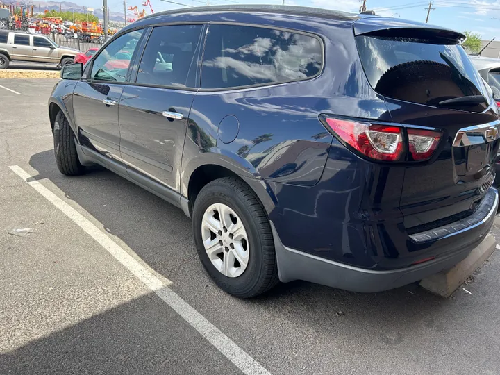 BLUE, 2015 CHEVROLET TRAVERSE Image 4