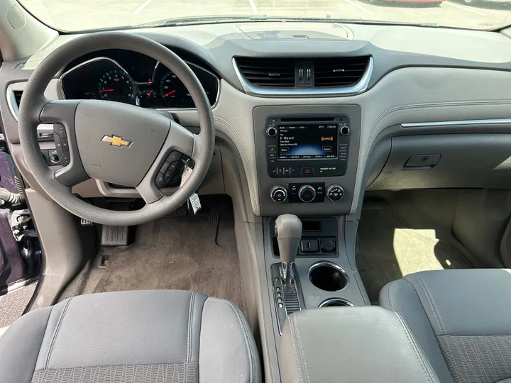 BLUE, 2015 CHEVROLET TRAVERSE Image 11