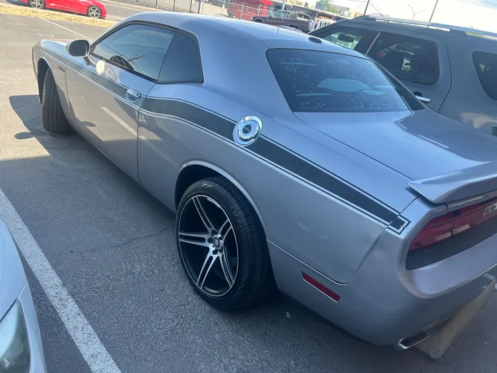 SILVER, 2014 DODGE CHALLENGER Image 4