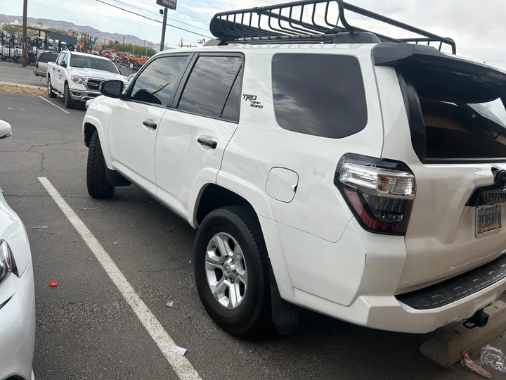 WHITE, 2020 TOYOTA 4RUNNER Image 4