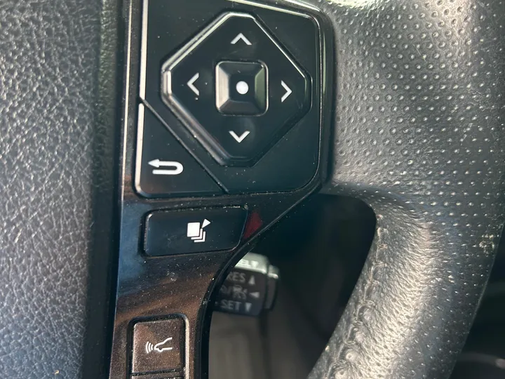 WHITE, 2020 TOYOTA 4RUNNER Image 9