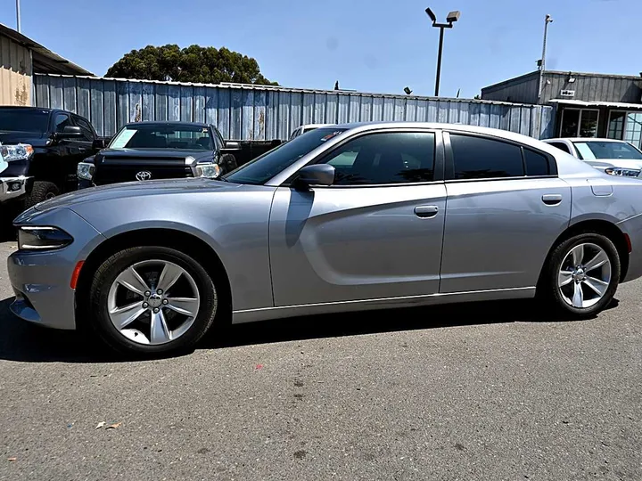 SILVER, 2016 DODGE CHARGER Image 4