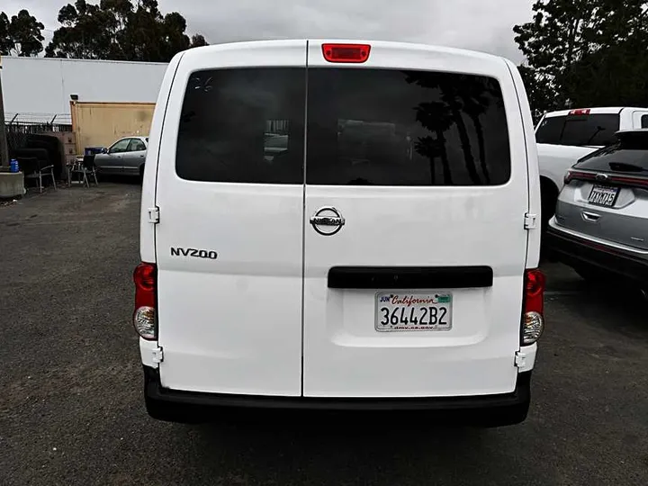 WHITE, 2015 NISSAN NV200 Image 5