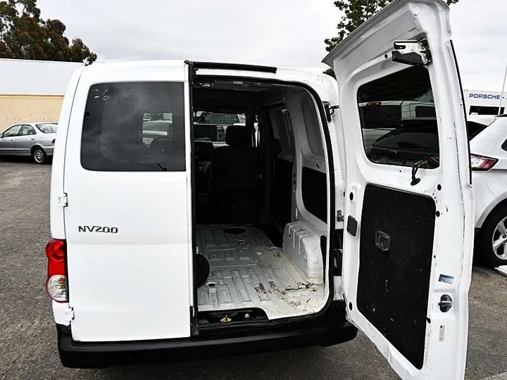 WHITE, 2015 NISSAN NV200 Image 7