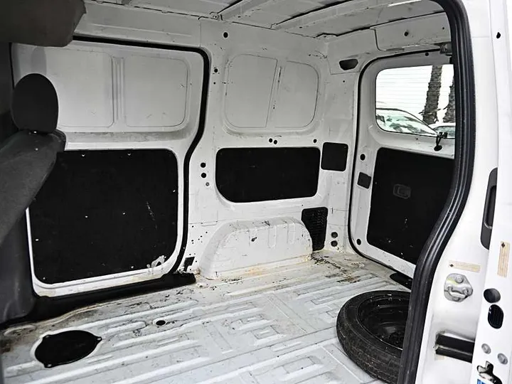 WHITE, 2015 NISSAN NV200 Image 8