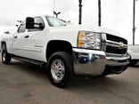 WHITE, 2009 CHEVROLET SILVERADO 2500 HD CREW CAB Thumnail Image 3