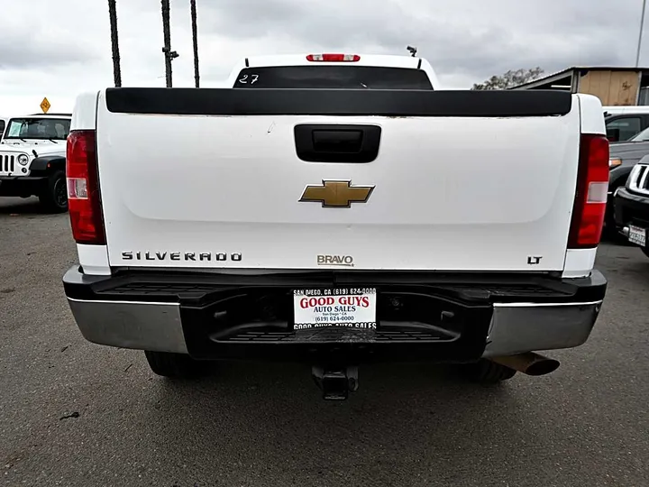 WHITE, 2009 CHEVROLET SILVERADO 2500 HD CREW CAB Image 6