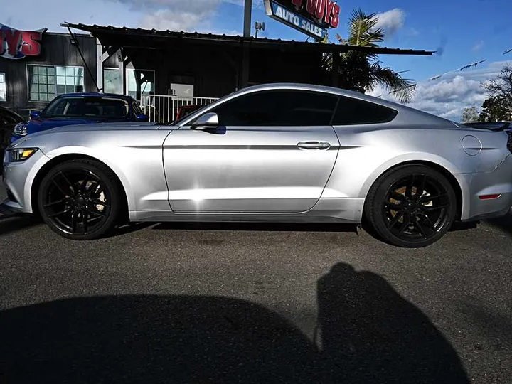 SILVER, 2017 FORD MUSTANG Image 4