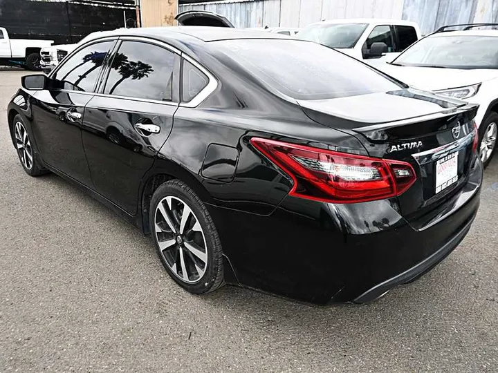 BLACK, 2018 NISSAN ALTIMA Image 5