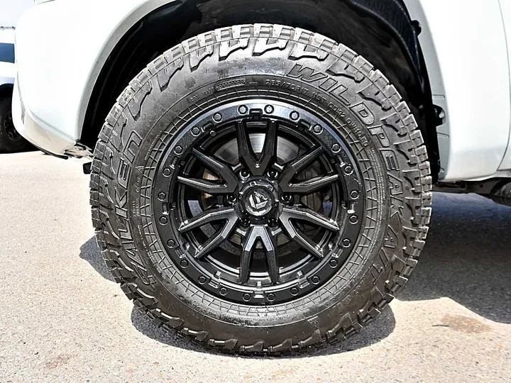 WHITE, 2015 TOYOTA TACOMA DOUBLE CAB Image 4