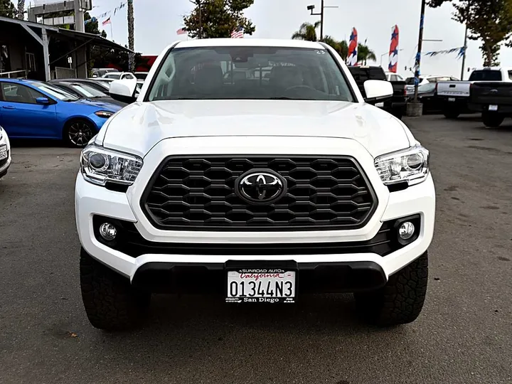 WHITE, 2022 TOYOTA TACOMA DOUBLE CAB Image 2