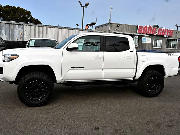 WHITE, 2022 TOYOTA TACOMA DOUBLE CAB Image 4