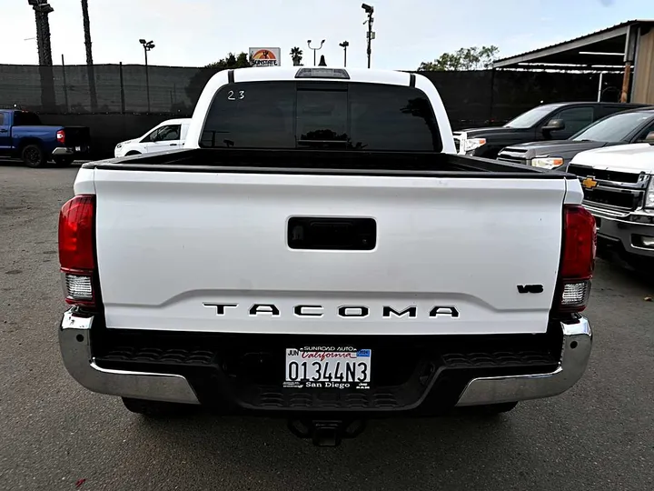 WHITE, 2022 TOYOTA TACOMA DOUBLE CAB Image 6