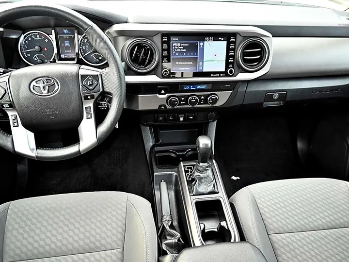 WHITE, 2022 TOYOTA TACOMA DOUBLE CAB Image 11